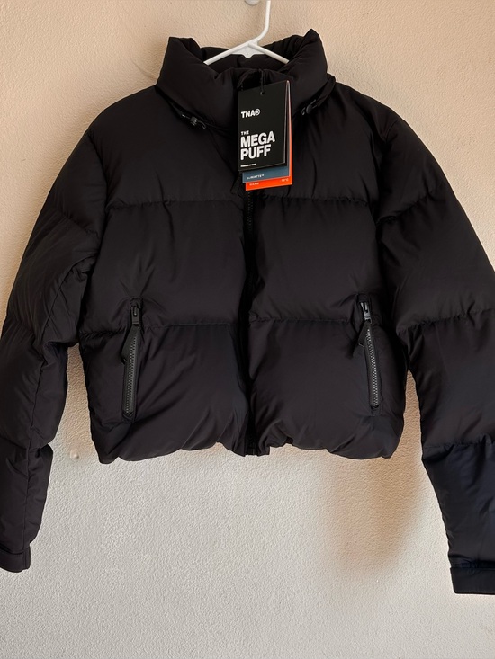 Aritzia Jackets & Blazers - ARITZIA TNA Mega Puff Crop Black Womens Sz Small